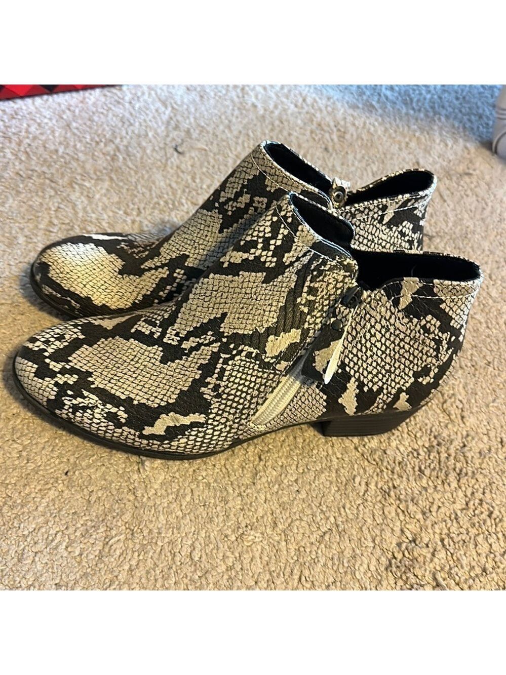 ARIZONA Jeans Company NWOT womens booties